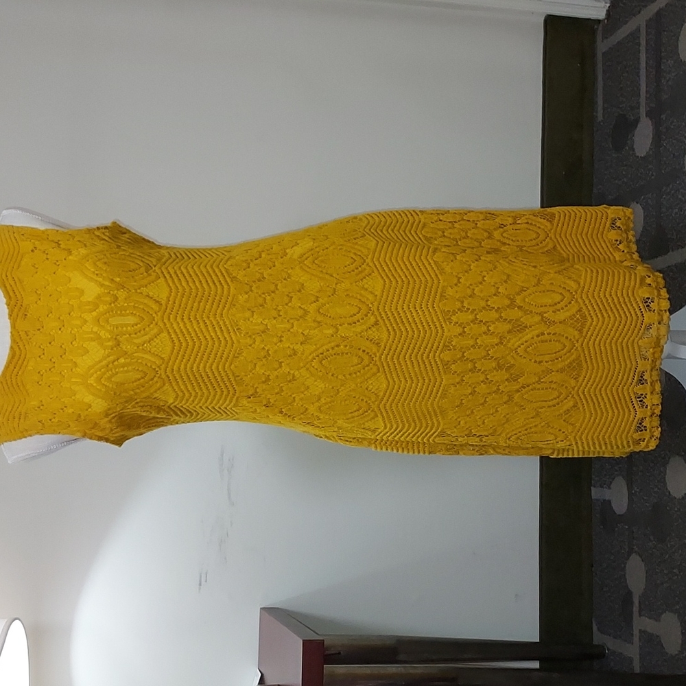 GOLDEN YELLOW LACED DRESS ; SIZE 8 💛